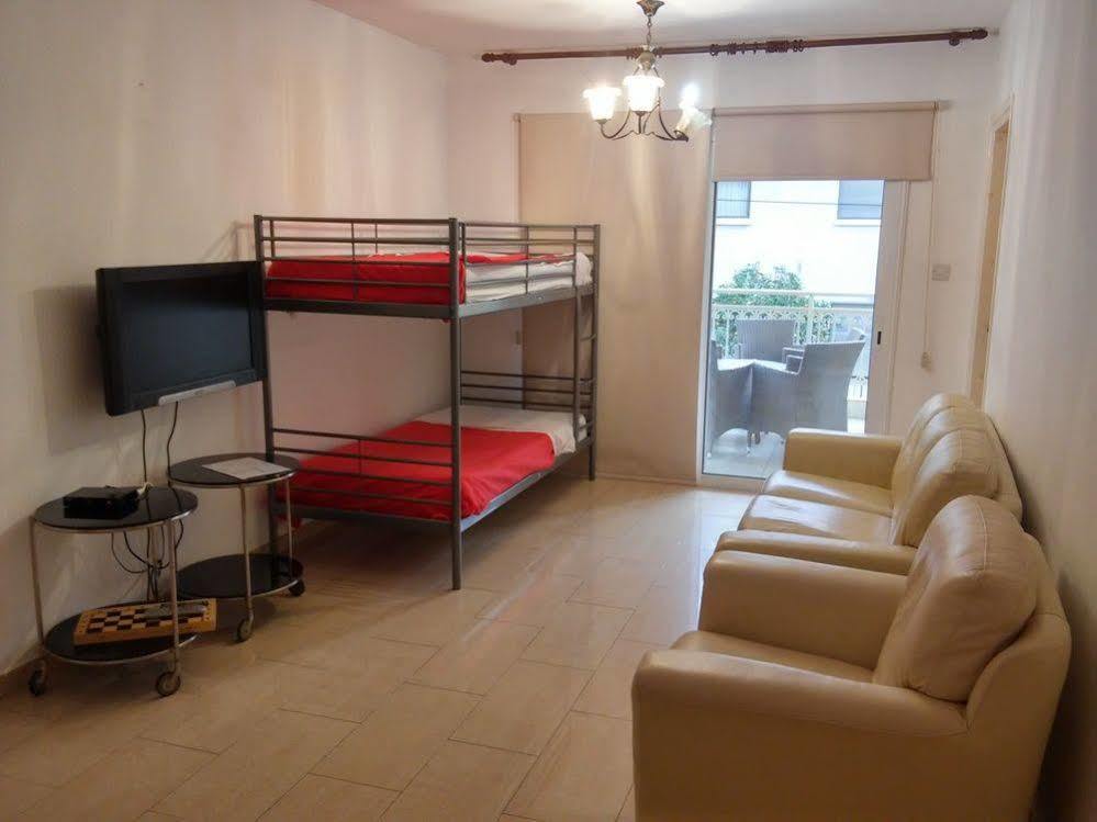 St. Mamas Apts Scala Bagian luar foto