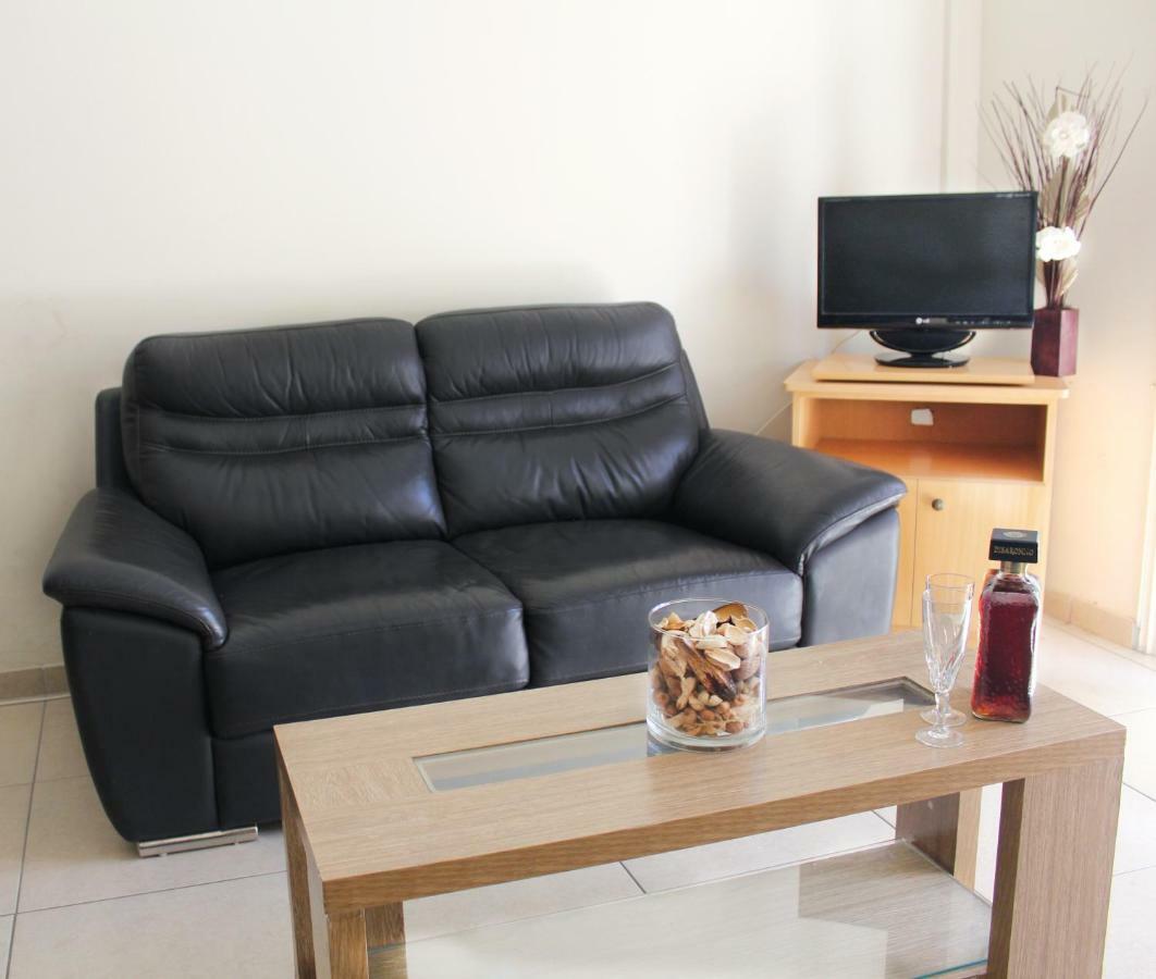 St. Mamas Apts Scala Bagian luar foto