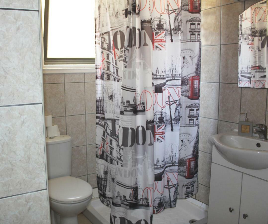 St. Mamas Apts Scala Bagian luar foto