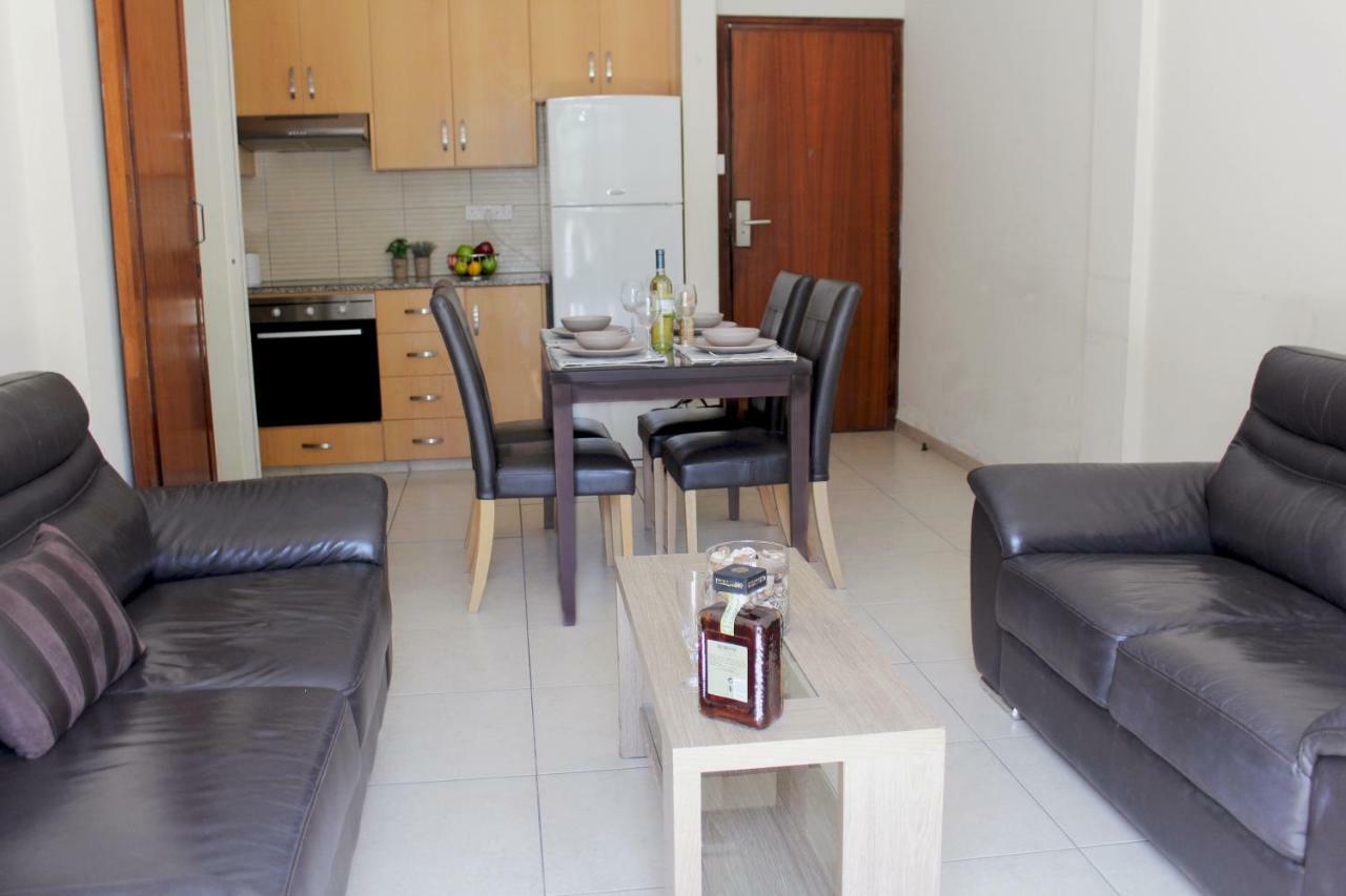 St. Mamas Apts Scala Bagian luar foto