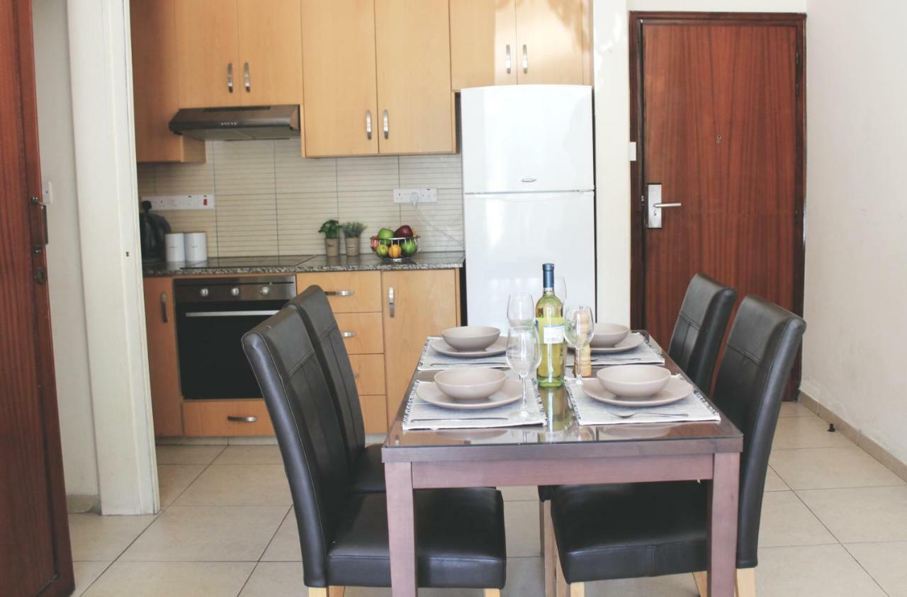 St. Mamas Apts Scala Bagian luar foto